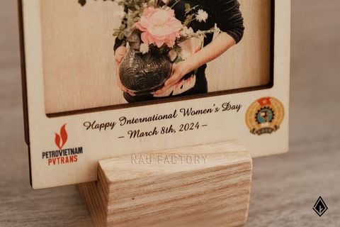 Tranh gỗ Beech mini | In chữ và logo doanh nghiệp lên khung tranh