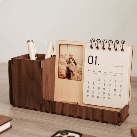 Lịch gỗ khung ảnh 2026 | Walnut kết hợp Beech