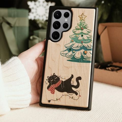 Mèo lười bên cây thông