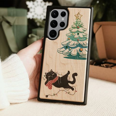 Mèo lười bên cây thông