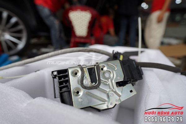 Gắn Hít Cửa Tự Động Xe Mercedes GL500 Tại TPHCM