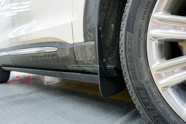 Lắp Chắn Bùn Cho Xe Ford Explorer Cao Cấp Tại TPHCM