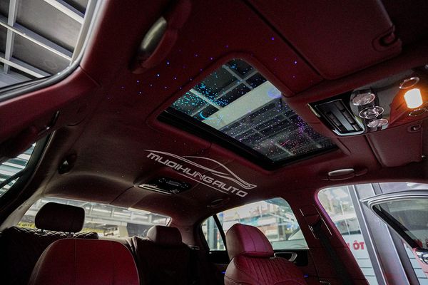Độ Đèn LED Cửa Sổ Trời Cho Xe Bentley 2009
