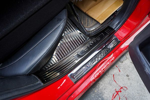 Lắp Nẹp Bước Chân Cho Xe Honda Civic 2017