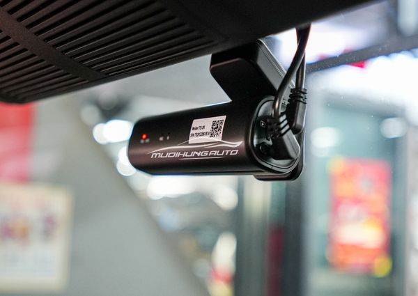 Gắn Camera Hành Trình Vietmap TS-2K Chính Hãng Cho Xe Land Rover Defender