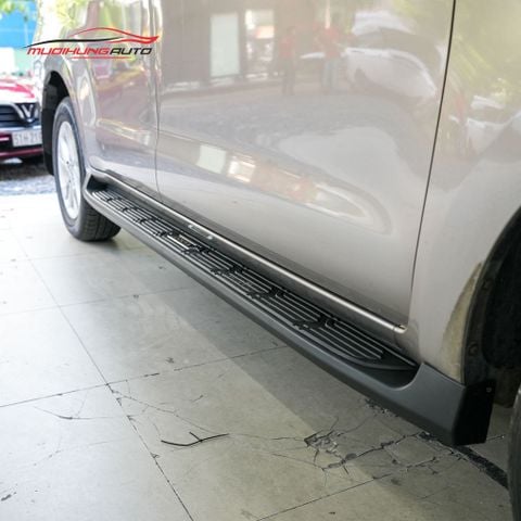 Bệ bước chân Toyota Innova 2009