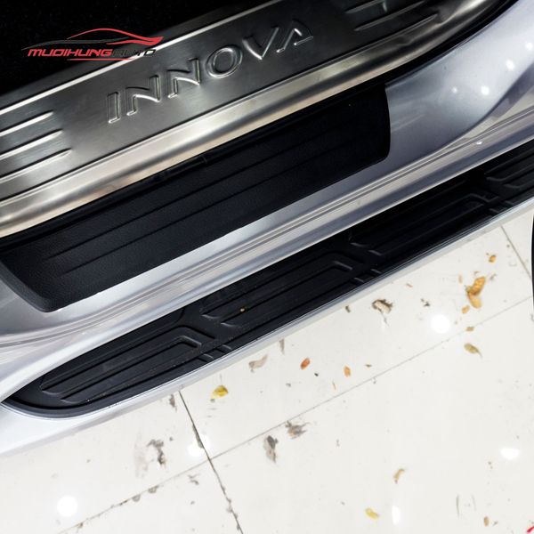 Bệ Bước Chân Toyota Innova 2009