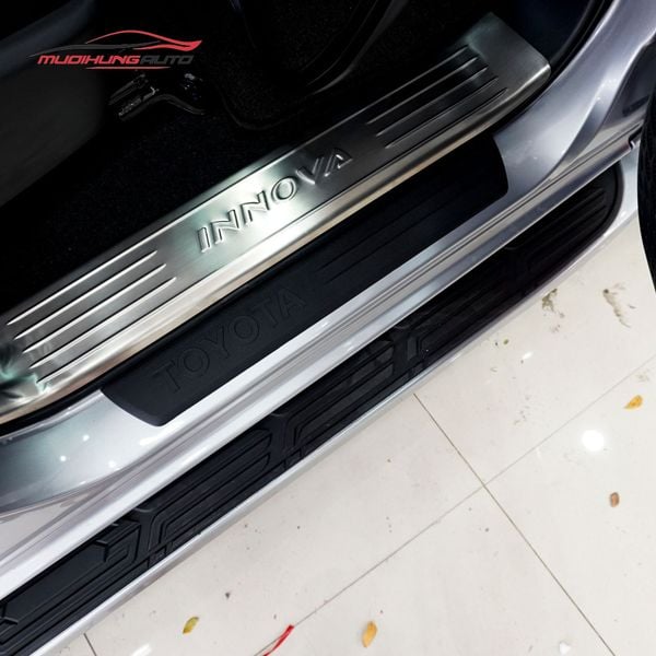 Bệ Bước Chân Toyota Innova 2019