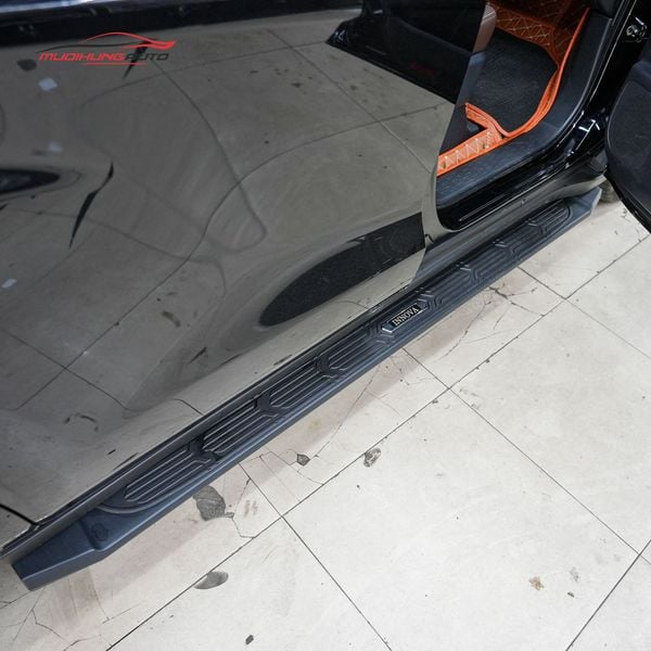 Bệ Bước Chân Toyota Innova Cross 2024