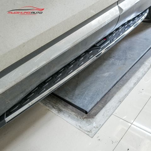 Bệ bước chân Hyundai Santafe 2021