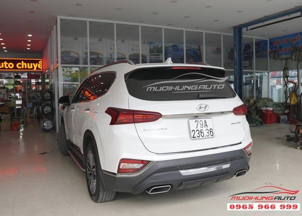 Bệ bước chân Santafe mẫu chấm bi chính hãng tại TPHCM