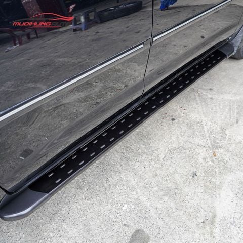 Bệ bước chân Toyota Innova 2007