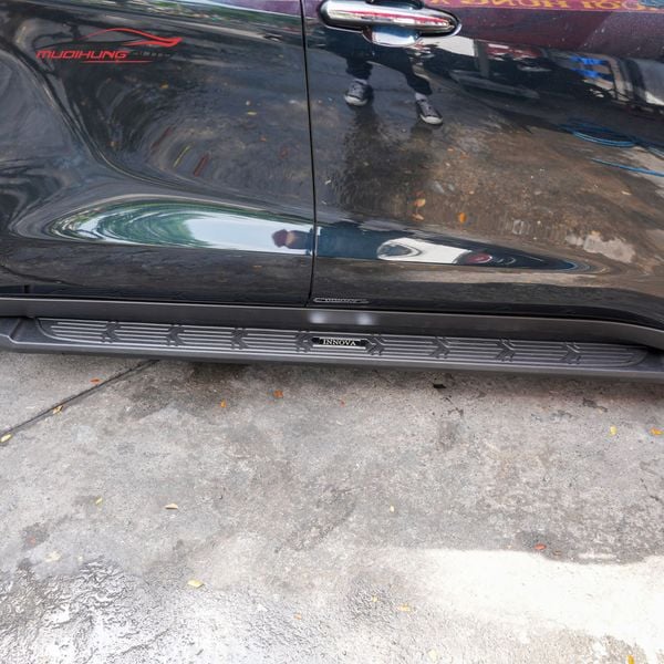 Bệ Bước Chân Toyota Innova Cross 2024