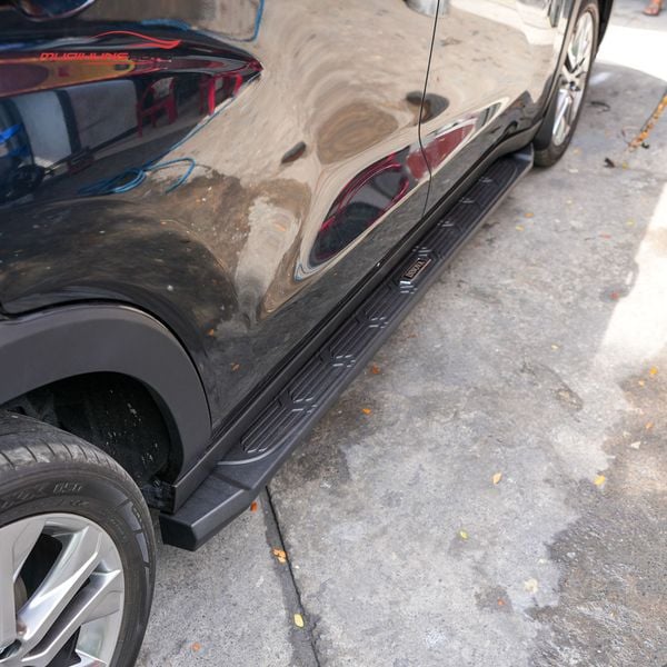 Bệ Bước Chân Toyota Innova Cross 2024