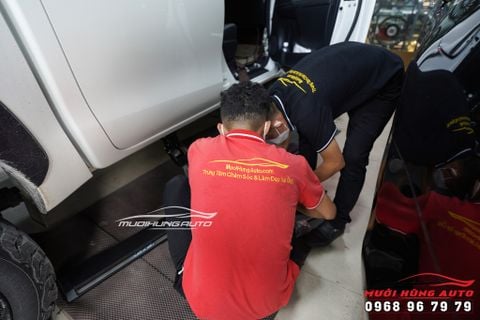 Bộ Bệ Bước Điện Tự Động Cao Cấp Cho Xe Bán Tải Toyota Hilux 2021
