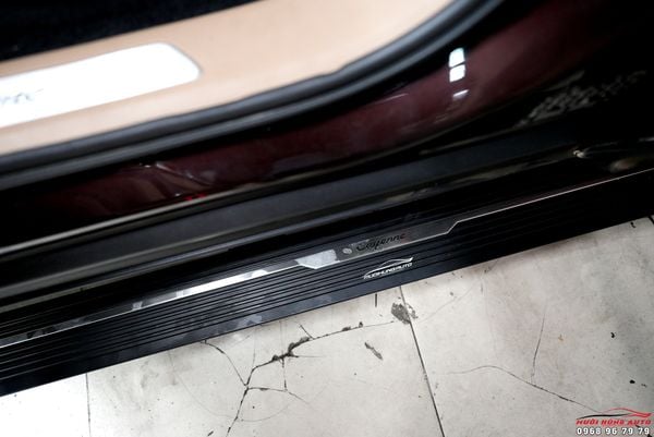 Porsche Cayenne Gắn Bệ Bước Điện Cao Cấp