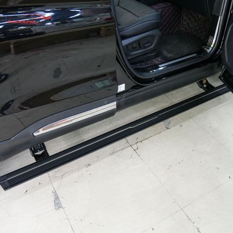 Bệ bước điện Ford Explorer 2022