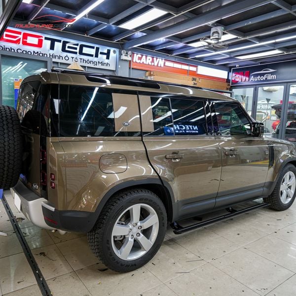 Bệ Bước Điện Land Rover Defender 2022