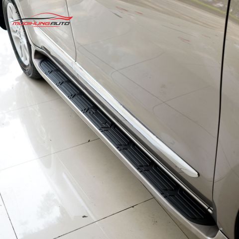 Bệ lên xuống Toyota Innova 2010