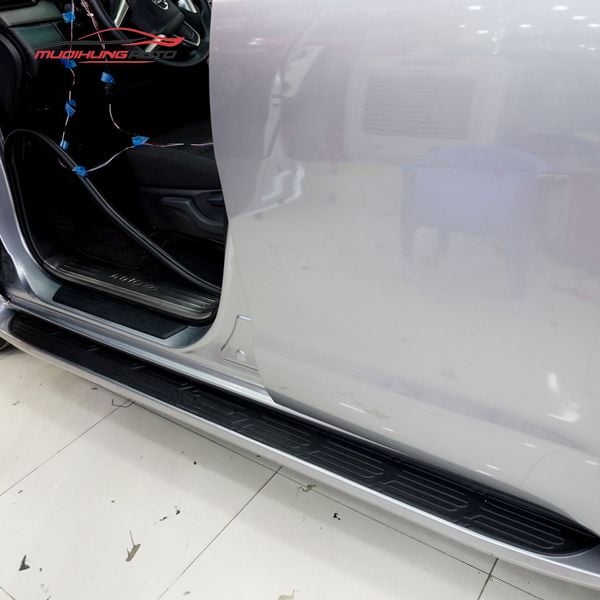 Bệ Bước Chân Toyota Innova 2019