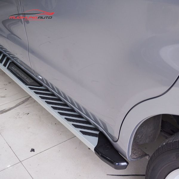 Bệ bước chân Toyota Innova 2022 - 2023