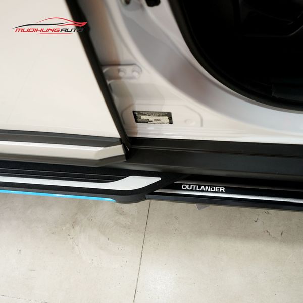 Bệ Bước Chân Mitsubishi Outlander 2020