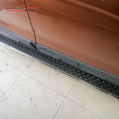 Bậc lên xuống xe Mitsubishi Xpander