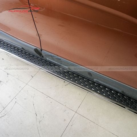 Bệ bước xe Mitsubishi Xpander Cross 2024