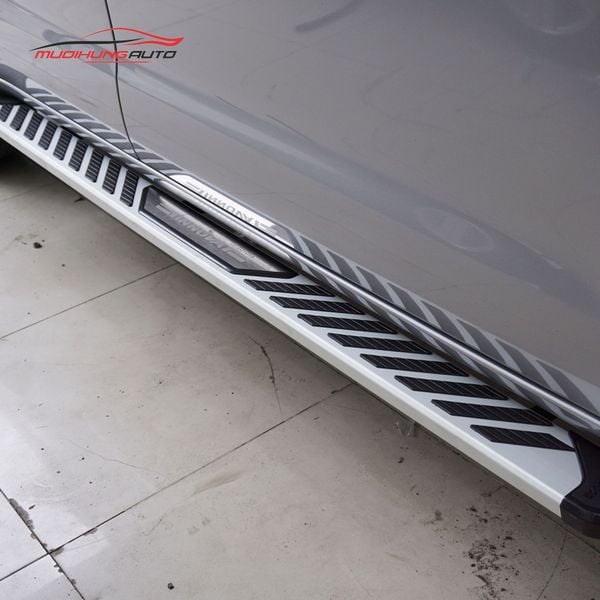 Bệ Bước Chân Toyota Innova 2019