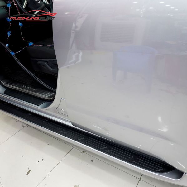 Bệ bước chân Toyota Innova 2022 - 2023