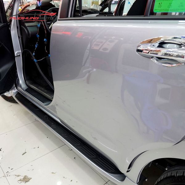 Bệ Bước Chân Toyota Innova 2008