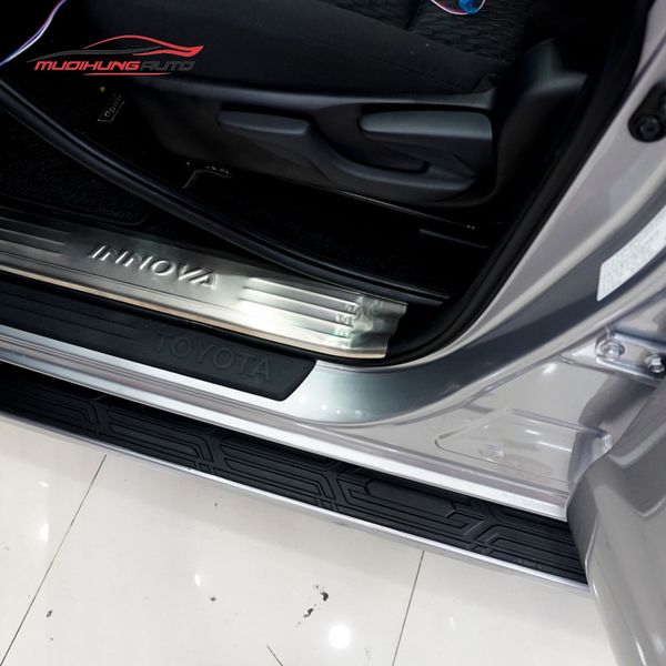 Bệ bước chân Toyota Innova 2022 - 2023