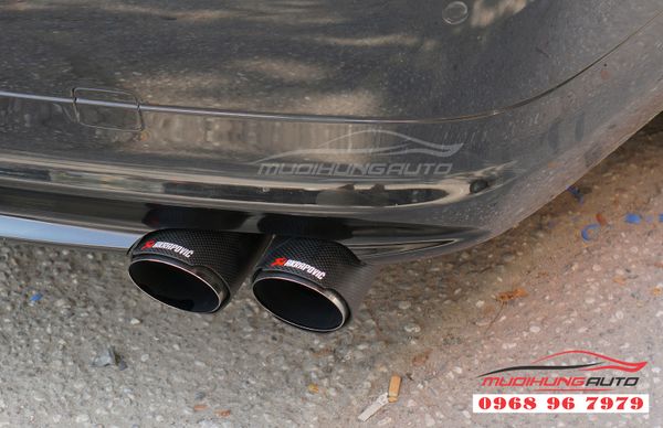 BMW 320I Trông Chất Hơn Với Đuôi Pô Akrapovic Đôi