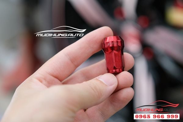 Bộ ốc take 20 nắp chụp  bảo vệ lazang ô tô màu đỏ
