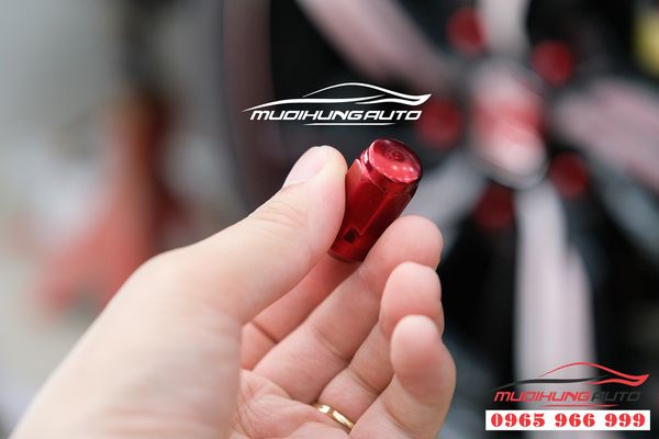 Bộ ốc take 20 nắp chụp  bảo vệ lazang ô tô màu đỏ