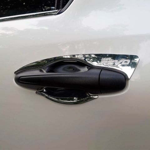 Bộ Phụ Kiện Chén Cửa Cao Cấp Cho Xe Bán Tải Toyota Hilux 2021