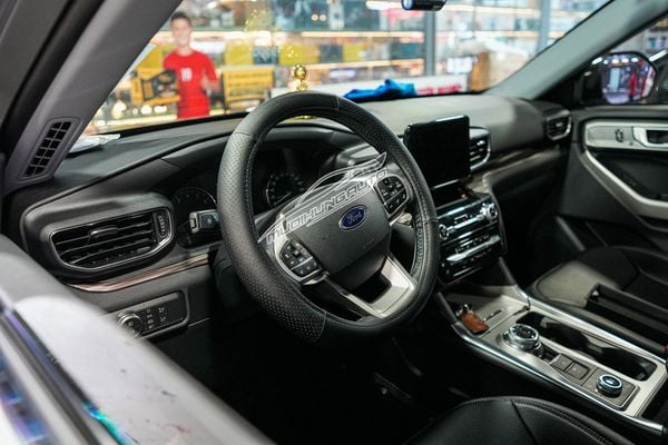 Bọc Da Vô Lăng Cao Cấp Cho Xe Ford Explorer 2022