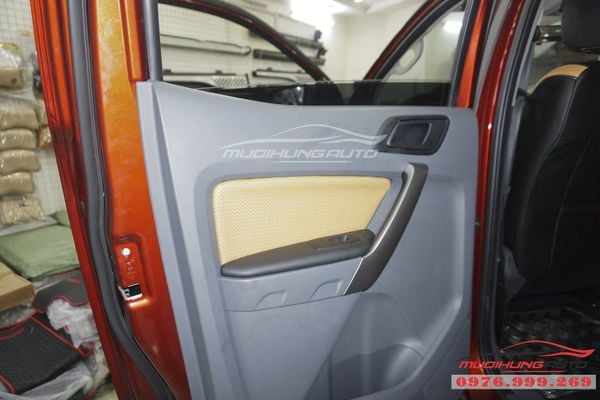 Bọc ghế da  thay đổi màu nội thất Ford Ranger giá rẻ