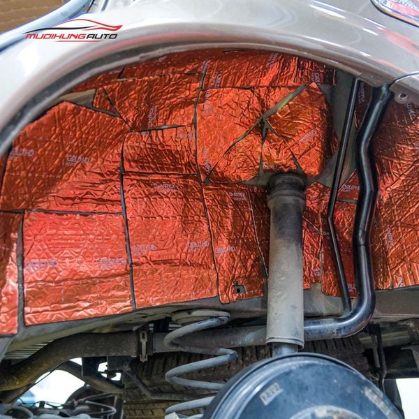 Cách Âm Hốc Bánh Mitsubishi Xpander