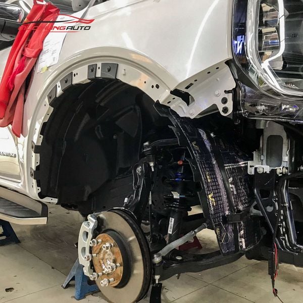 Cách Âm Hốc Bánh Ford Everest 2023