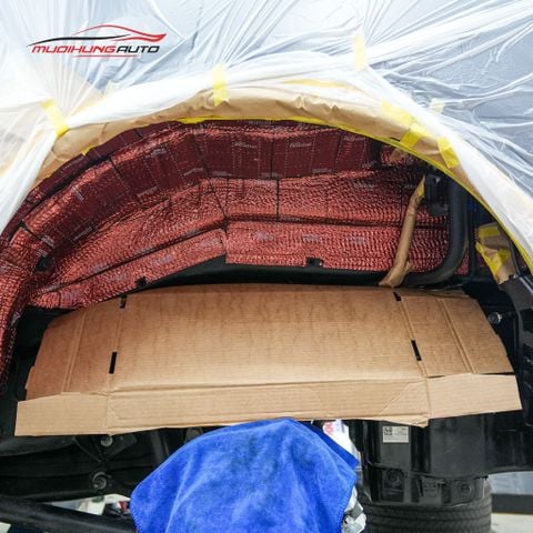 Cách âm 4 hốc bánh xe Ford Everest 2024