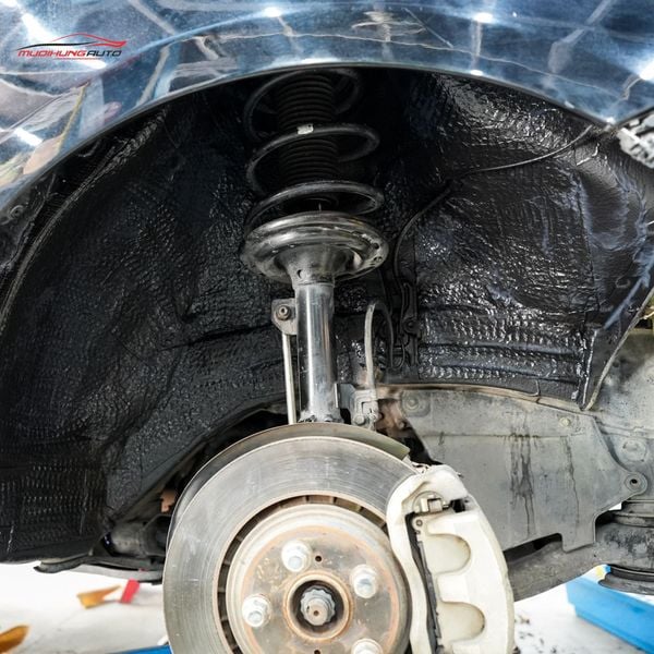 Cách Âm Hốc Bánh Toyota Sienna 2011