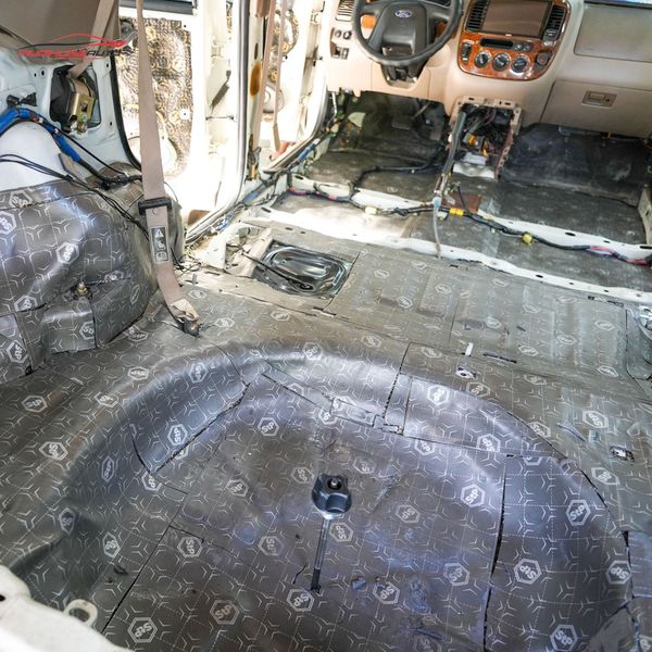 Cách Âm Sàn Xe Ford Escape 2002