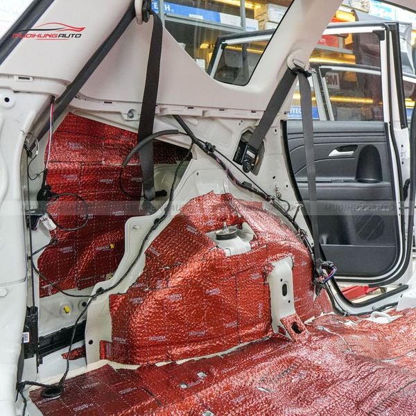 Cách Âm Cốp Xe Hyundai Stargazer