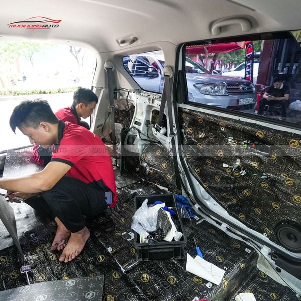 Cách Âm Cốp Xe Suzuki Ertiga