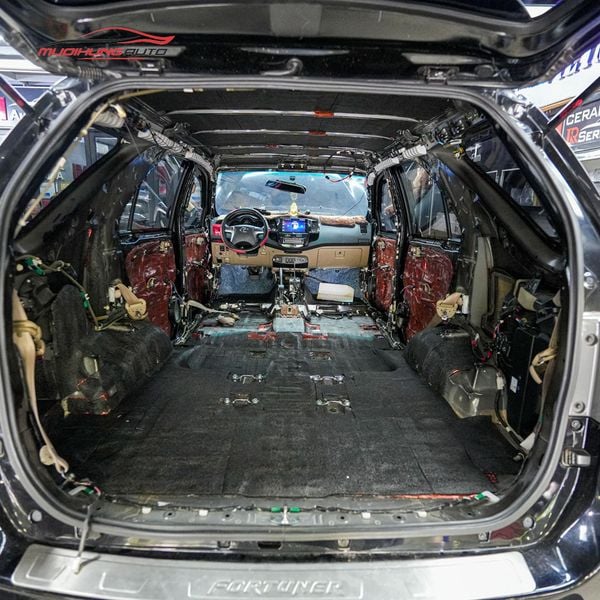 Cách Âm Cốp Xe Toyota Fortuner 2015