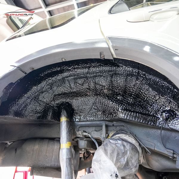 Cách Âm Hốc Bánh Ford Escape 2002