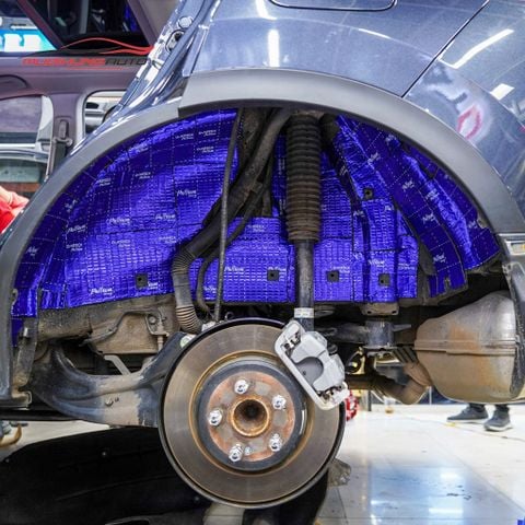 cách âm hốc bánh ô tô