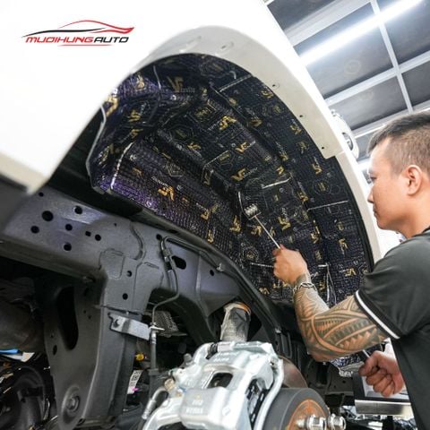Cách âm chống ồn hốc bánh xe Ford Everest 2023