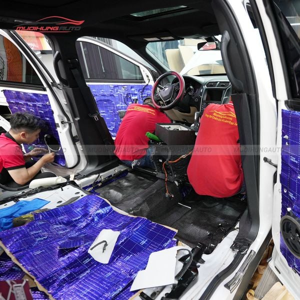Cách Âm Sàn Xe Ford Explorer